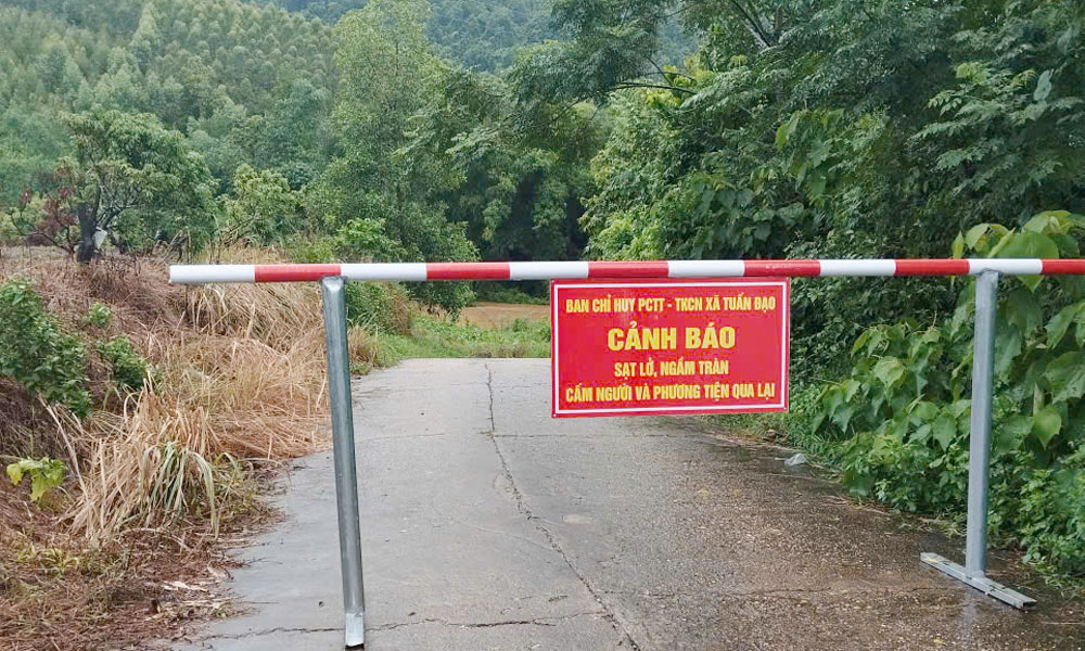  Nhiều địa phương ở vùng cao bị chia cắt cục bộ do lũ