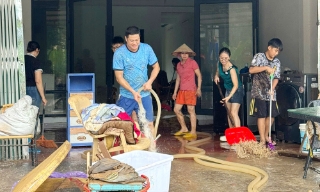 Đừng để "nổi gió mới lo chằng mái" - Bài 2: Bão lũ đi qua, tình người ở lại