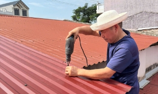 Người dân chủ động gia cố nhà cửa, bảo vệ tài sản trước bão số 9