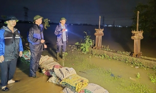 Lũ sông Cầu dâng cao, xã Hợp Thịnh khẩn cấp di dời người dân trong đêm