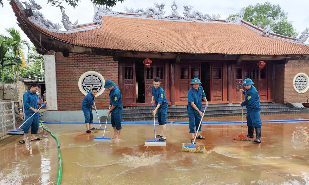  Xuân Cẩm: Tập trung vệ sinh môi trường, phòng ngừa dịch bệnh sau lũ