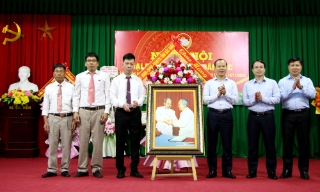 Phó Chủ tịch Thường trực UBND tỉnh Mai Sơn dự Ngày hội Đại đoàn kết tại xã Lục Ngạn