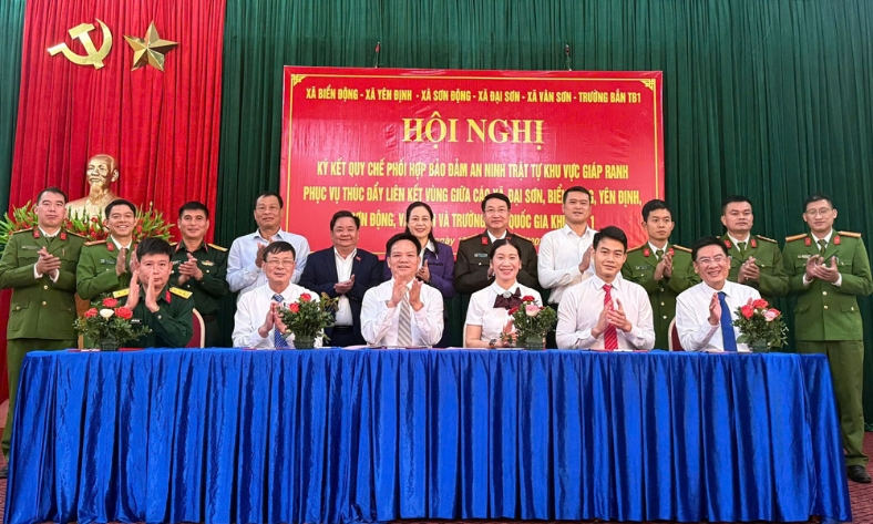   Ký quy chế phối hợp bảo đảm an ninh trật tự phục vụ liên kết vùng