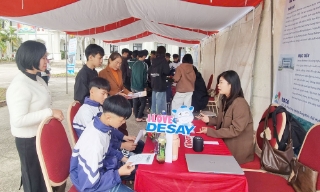 Hơn 500 lao động dân tộc thiểu số ở xã Đại Sơn tham gia phiên giao dịch việc làm