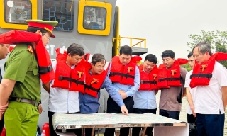 Bí thư Tỉnh ủy Nguyễn Hồng Thái kiểm tra tuyến đường thủy nội địa và các công trình phòng, chống thiên tai 