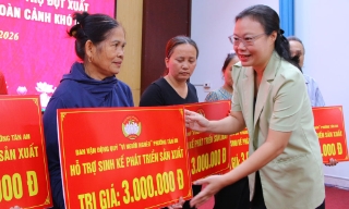 Bắc Ninh: Phường Tân An trao kinh phí hỗ trợ hộ nghèo, hộ có hoàn cảnh khó khăn