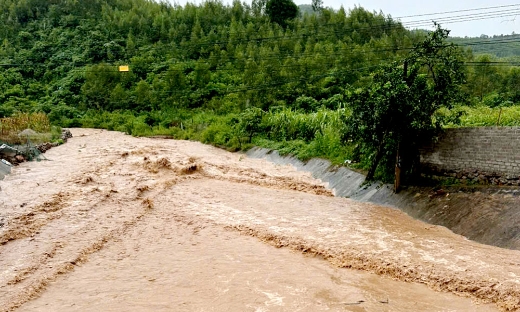 Bắc Ninh: Xã Sa Lý nhiều ngầm bị ngập sâu do lũ tràn về