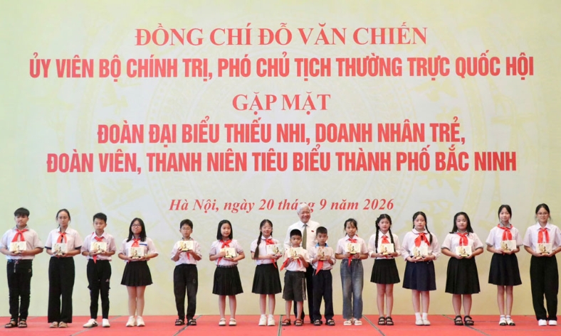  Phó Chủ tịch Thường trực Quốc hội Đỗ Văn Chiến gặp mặt tuổi trẻ, thiếu nhi Bắc Ninh tiêu biểu tại Hà Nội