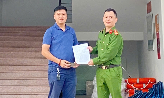 Công an phường Tiền Phong kịp thời xác minh, hỗ trợ người dân nhận lại tiền chuyển khoản nhầm