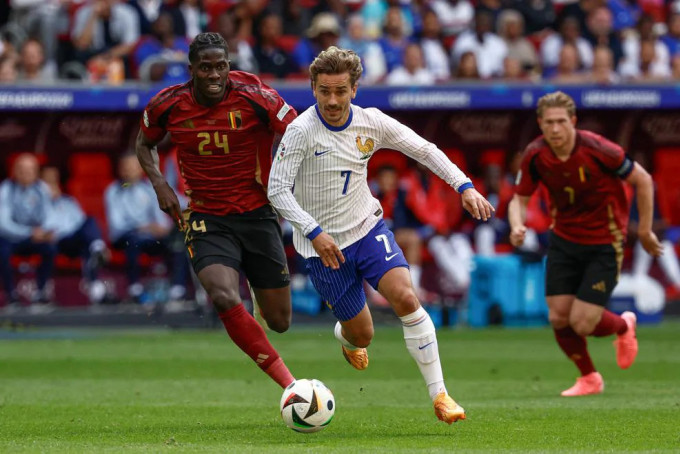 EURO 2024: Đội tuyển Pháp vào tứ kết nhờ bàn thắng may mắn