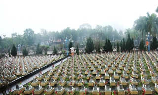 Dâng hương tưởng niệm các Anh hùng liệt sĩ hy sinh tại nước bạn Lào
