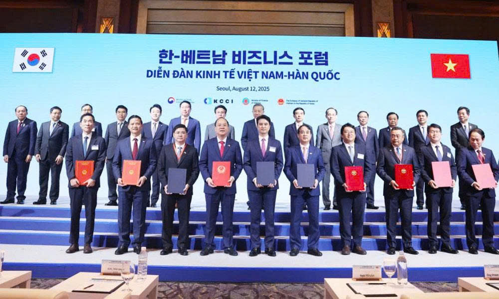  Chủ tịch UBND tỉnh Vương Quốc Tuấn dự Diễn đàn Kinh tế Việt Nam - Hàn Quốc và trao biên bản ghi nhớ đầu tư cho doanh nghiệp