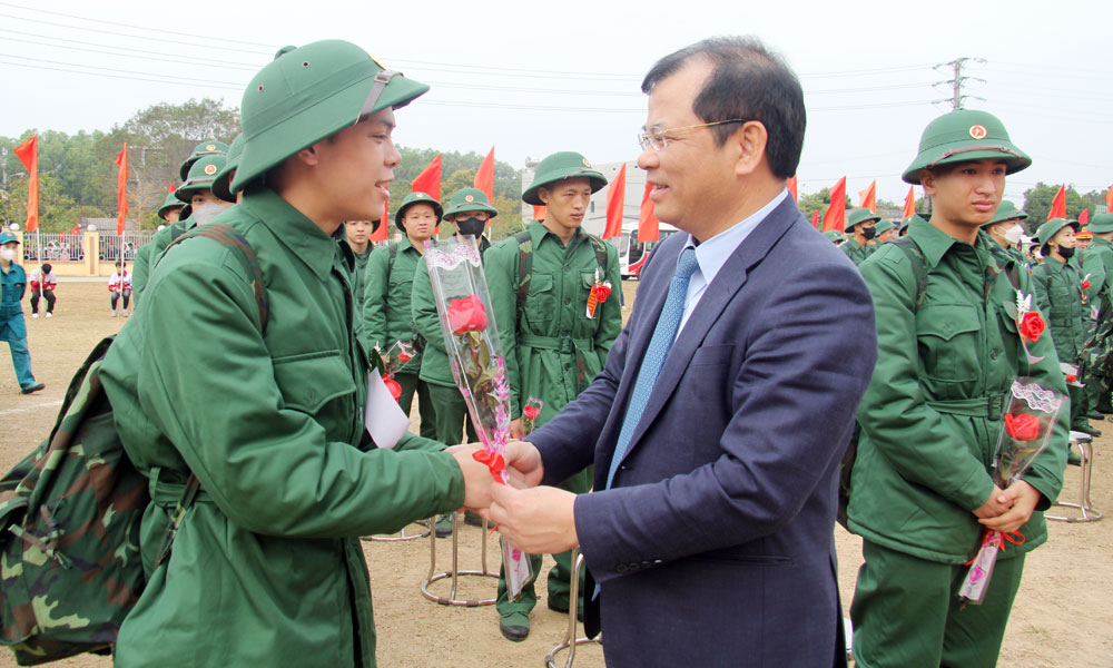 216 thanh niên huyện Yên Thế lên đường nhập ngũ