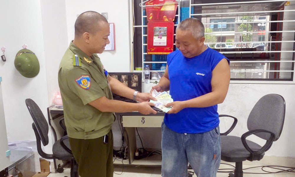  Thương binh Lê Thanh Tư nhặt được của rơi, trả người đánh mất