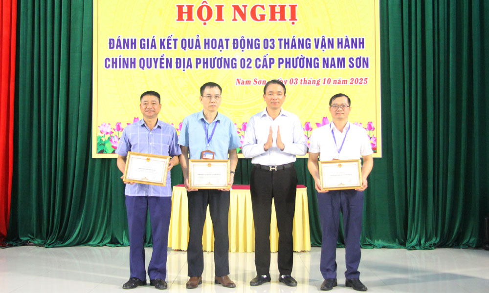  Phường Nam Sơn khen thưởng 17 tập thể, cá nhân có thành tích trong vận hành chính quyền địa phương 2 cấp