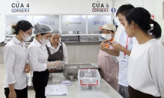 Bắc Ninh: Kiểm tra đột xuất bếp ăn trong khu công nghiệp sau phản ánh suất ăn không bảo đảm an toàn