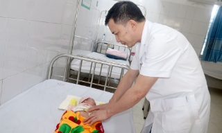Bắc Ninh: Phẫu thuật tạo hình thành công dị tật hậu môn trực tràng cho trẻ sơ sinh 26 ngày tuổi