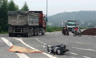 Bắc Ninh: Xe tải và mô tô va chạm, một phụ nữ tử vong tại chỗ