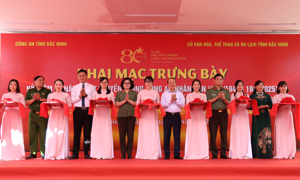  Nhiều hoạt động kỷ niệm 80 năm Ngày truyền thống Công an nhân dân