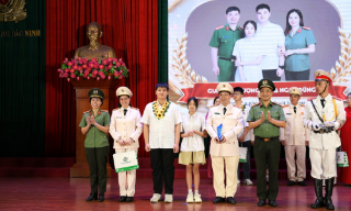 Công an tỉnh Bắc Ninh tuyên dương 14 gia đình, khen thưởng 127 học sinh giỏi