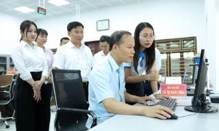 Phó Chủ tịch Thường trực UBND tỉnh Mai Sơn kiểm tra mô hình “Trợ lý Nhân dân” tại phường Song Liễu