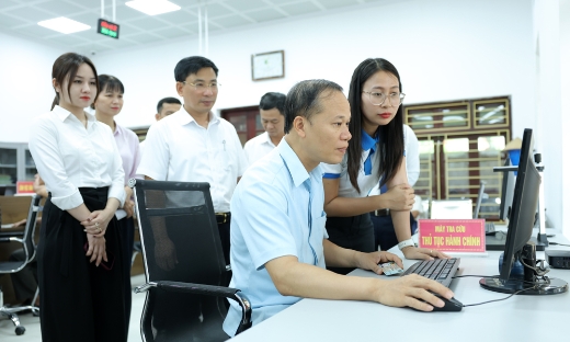 Phó Chủ tịch Thường trực UBND tỉnh Mai Sơn kiểm tra mô hình “Trợ lý Nhân dân” tại phường Song Liễu