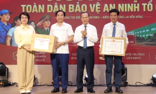 Phó Chủ tịch Thường trực UBND tỉnh Mai Sơn dự Ngày hội Toàn dân bảo vệ an ninh Tổ quốc tại Tổng Công ty May Bắc Giang LGG