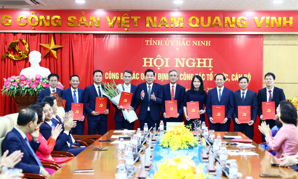  Thường trực Tỉnh ủy Bắc Ninh công bố các quyết định về công tác tổ chức, cán bộ