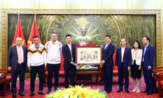 Bí thư Tỉnh ủy Nguyễn Hồng Thái tiếp lãnh đạo Câu lạc bộ bóng đá Bắc Ninh