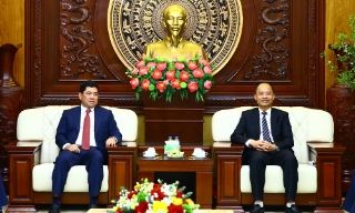 Bí thư Tỉnh ủy Nguyễn Hồng Thái thăm, chúc mừng năm mới tại Đảng ủy phường Bắc Giang