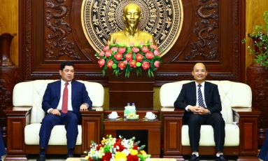  Bí thư Tỉnh ủy Nguyễn Hồng Thái thăm, chúc mừng năm mới tại Đảng ủy phường Bắc Giang