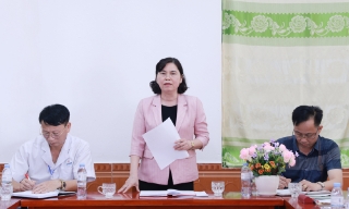 Phó Chủ tịch Thường trực HĐND tỉnh Bắc Ninh Trần Thị Hằng dự sinh hoạt chi bộ Trạm Y tế Tiên Lục