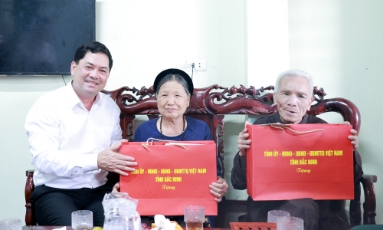  Bí thư Tỉnh ủy Nguyễn Hồng Thái thăm, tặng quà người có công tại xã Hợp Thịnh và phường Đa Mai 