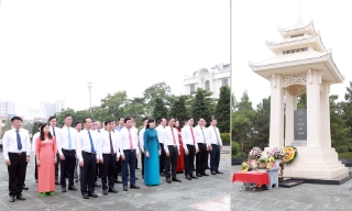 Lãnh đạo tỉnh Bắc Ninh dâng hương tưởng niệm các Anh hùng liệt sĩ tại phường Bắc Giang
