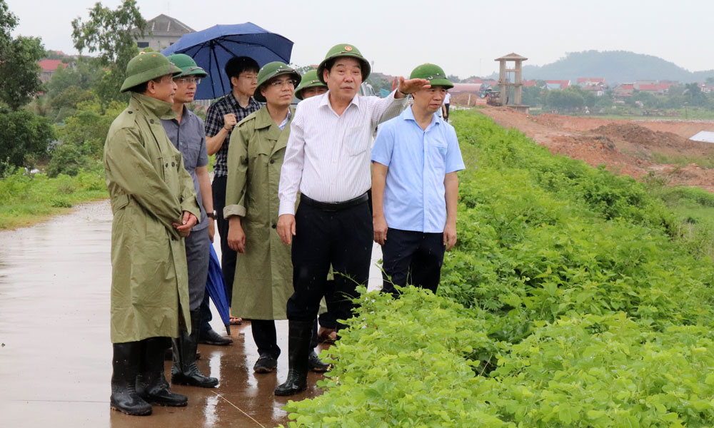  Bí thư Tỉnh ủy Nguyễn Văn Gấu kiểm tra công tác ứng phó với bão số 3 tại một số địa bàn trọng điểm