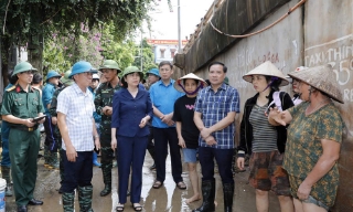 Phó Chủ tịch Thường trực HĐND tỉnh Trần Thị Hằng: Bảo đảm an toàn cho người dân và lực lượng cứu hộ
