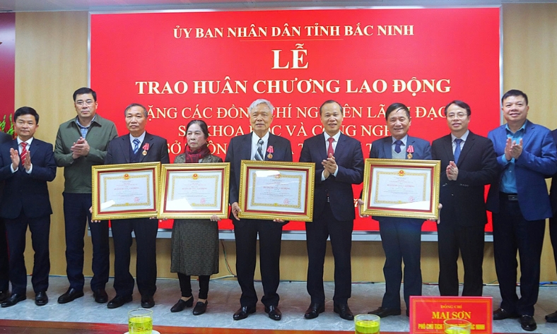  Bắc Ninh: Trao Huân chương Lao động hạng Ba cho 4 đồng chí nguyên lãnh đạo sở
