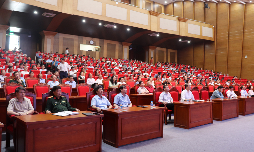 TP Bắc Giang thông tin thời sự quý I năm 2024 cho gần 500 cán bộ, đảng viên
