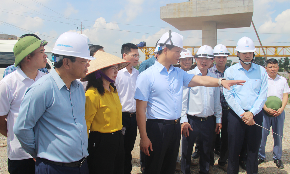  Trước ngày 30/9, phải hoàn thành giải phóng mặt bằng dự án cầu đường sắt Cẩm Lý