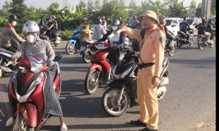 Bắc Ninh: Huy động lực lượng điều tiết giao thông tại Khu công nghiệp Vân Trung, Quang Châu