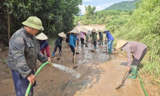 Các địa phương tập trung vệ sinh môi trường sau lũ