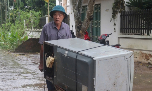 Hỗ trợ sửa miễn phí thiết bị điện lạnh bị hỏng do lũ cho người dân 