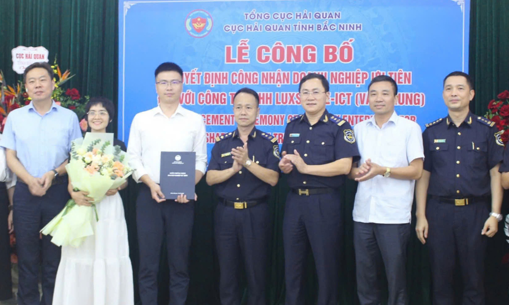 Công ty TNHH Luxshare - ICT Vân Trung được công nhận doanh nghiệp ưu tiên về hải quan