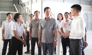 Chủ tịch UBND tỉnh Bắc Ninh Vương Quốc Tuấn kiểm tra hai dự án trọng điểm