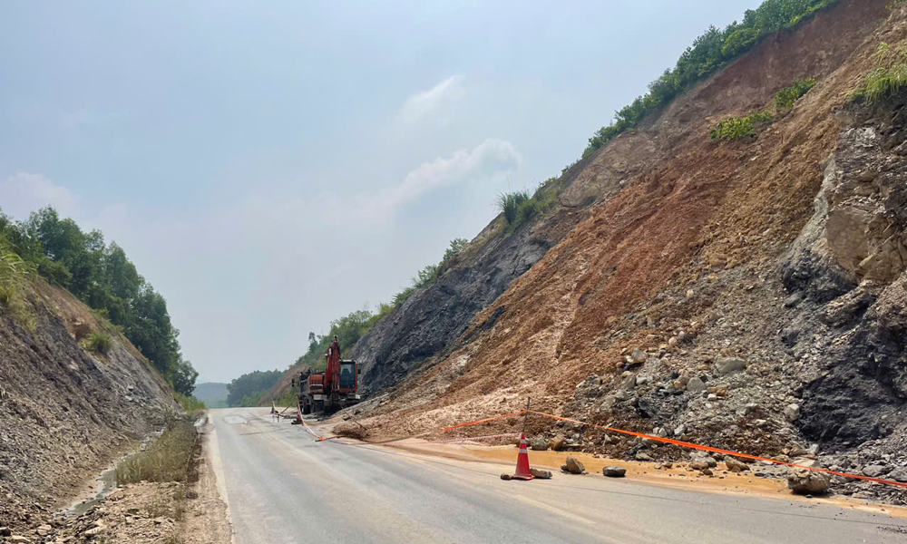  Đầu tư 12,98 tỷ đồng sửa chữa khẩn cấp đường tỉnh 294B sạt lở do mưa bão