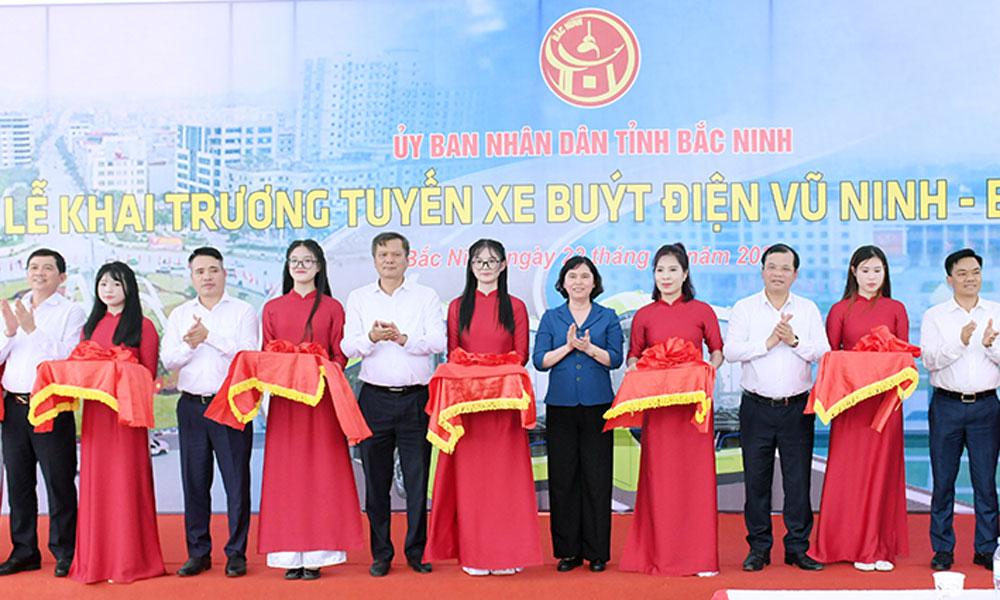  Khai trương tuyến xe buýt điện Vũ Ninh - Bắc Giang