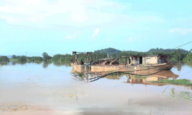  Bắt giữ tàu vận chuyển cát khai thác trái phép trên sông Lục Nam
