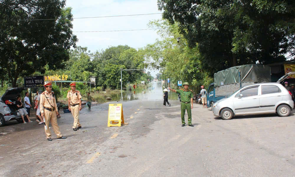  Bắc Ninh: Bảo đảm an toàn giao thông tại 12 vị trí trên quốc lộ, đường tỉnh bị ngập nước