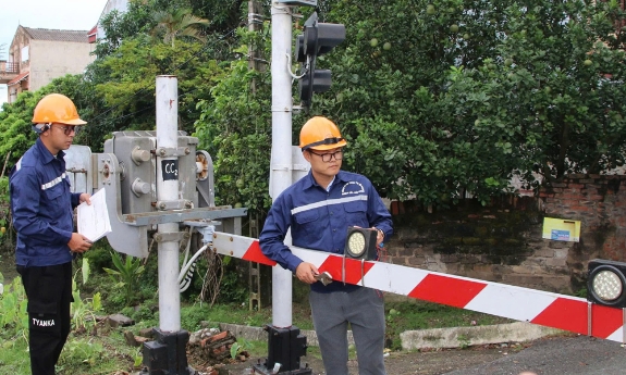 Phấn đấu ngày 18/10 hoàn thành khắc phục hệ thống thông tin tín hiệu đường sắt