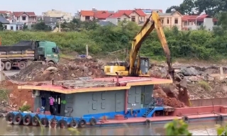 Bến thủy nội địa ngang nhiên hoạt động trái phép tại phường Tân Tiến